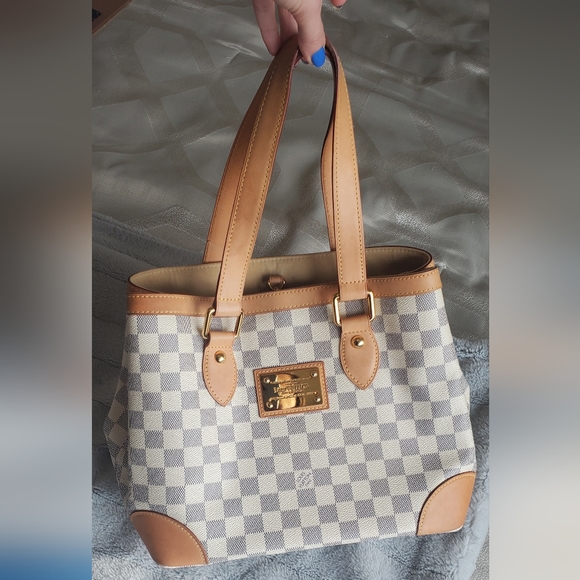 LV Hampstead Tote - Picture 4 of 17